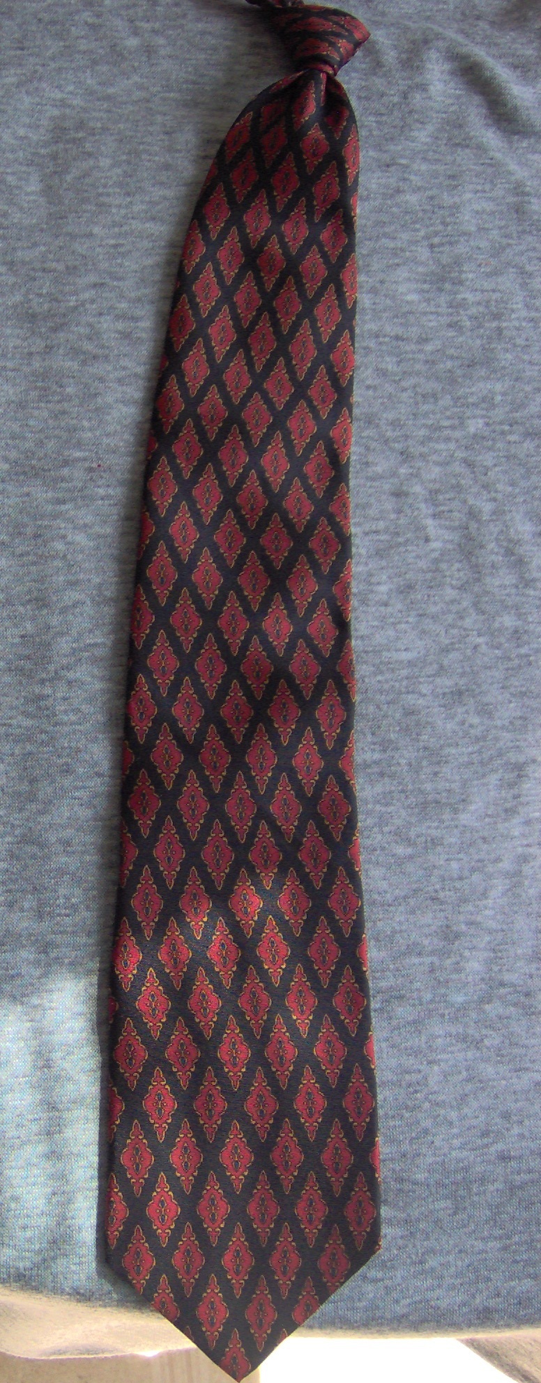 Red and black Necktie-TI 7221- Ornate diamond shapes – Costume Cottage