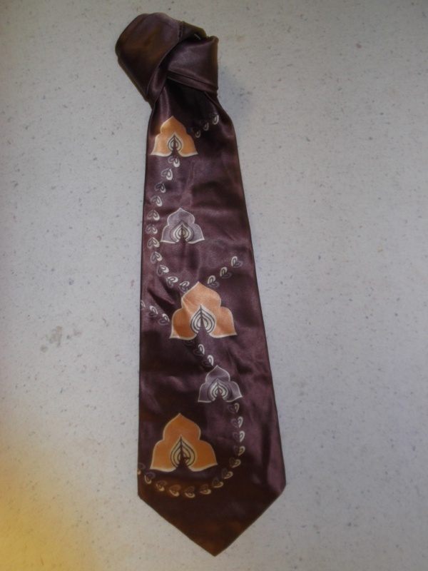 Purple Necktie-TI 9032- Leafy/heart/flower pattern.