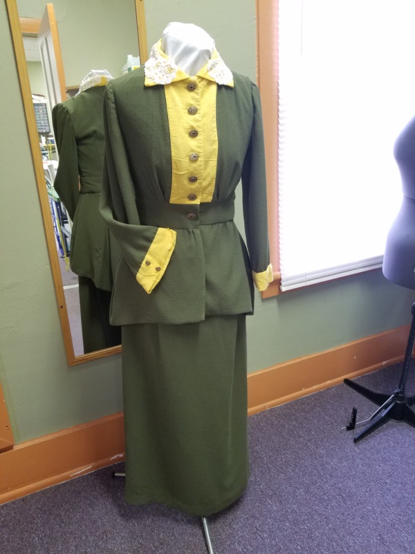 Green and Yellow Period Suit-Wm Pd Su 3202-AAOL'19-Bust 35