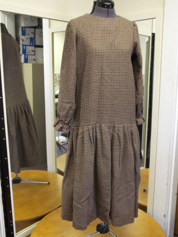 brown Period Dress-Wm Pd Dr 6475-AoGG'12-Bust 39