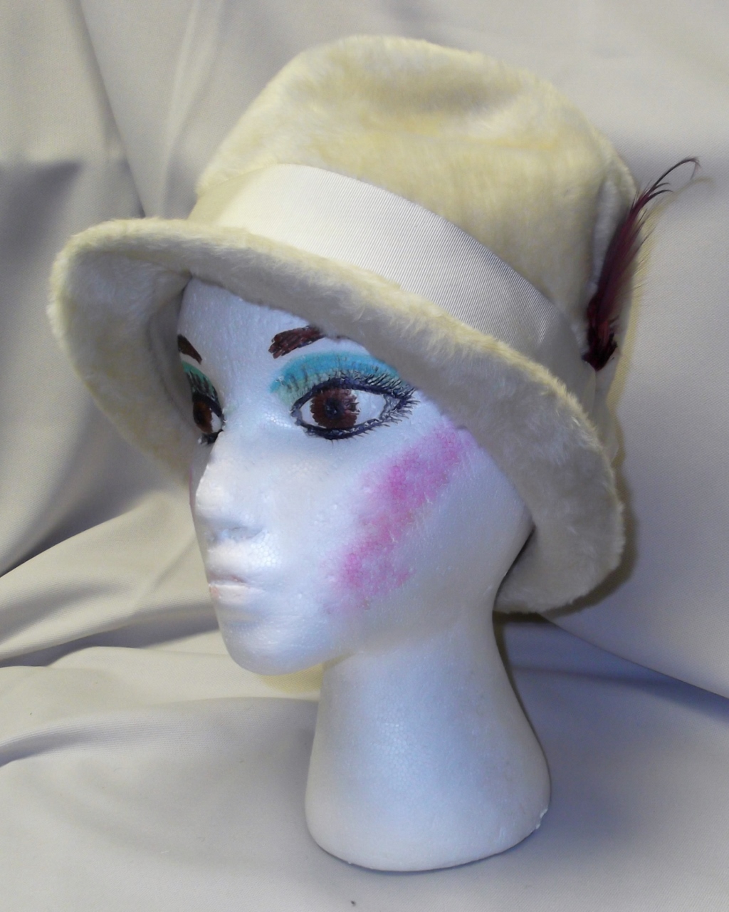 Feather Hat Accent | Sweet Cream