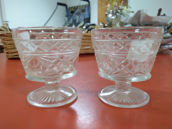 Glass short goblets