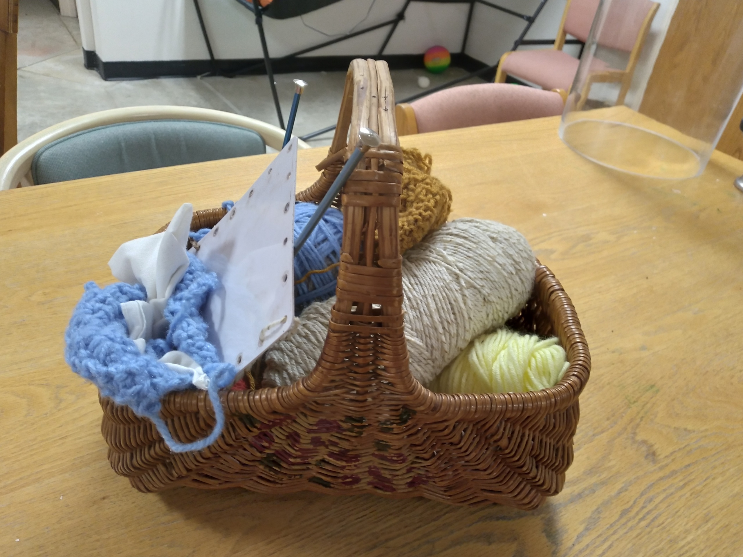 Sewing/knitting basket